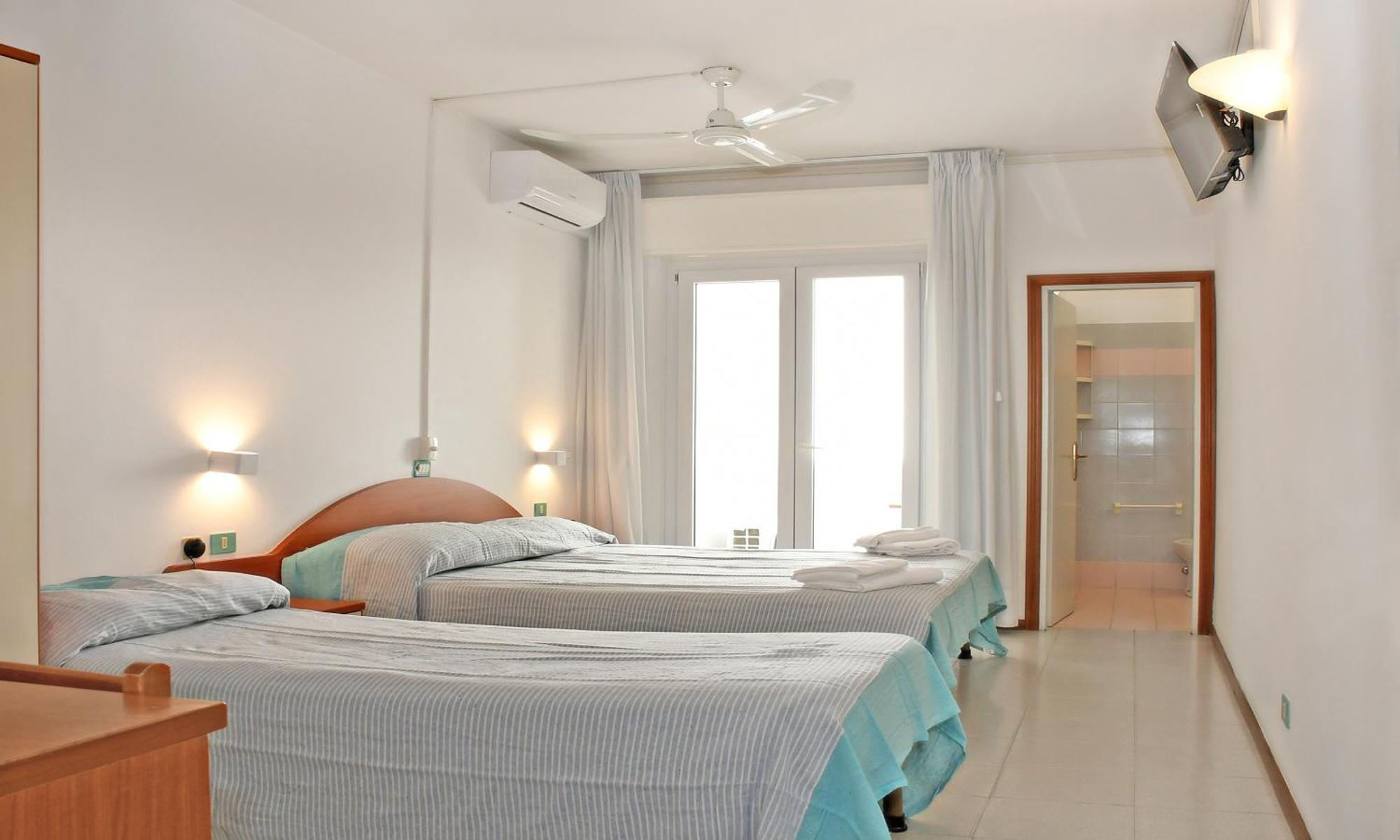 Hotel Exclusive In Pieno Centro - Nuova Gestione 2025 Riccione Kültér fotó
